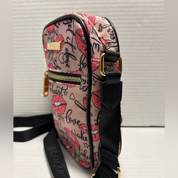 Betsey Johnson Lips Print Crossbody Bag - Picture 6 of 7